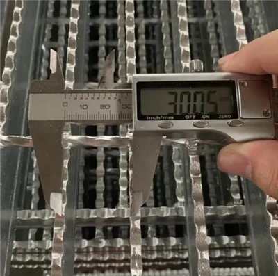 Ciri -ciri Louvers Steel Grating